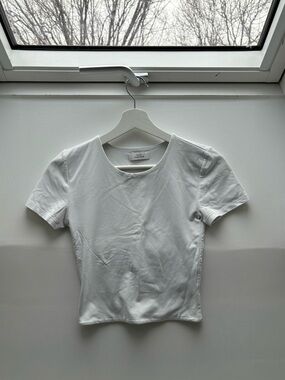 Aritzia White Short Sleeve Crew Tee